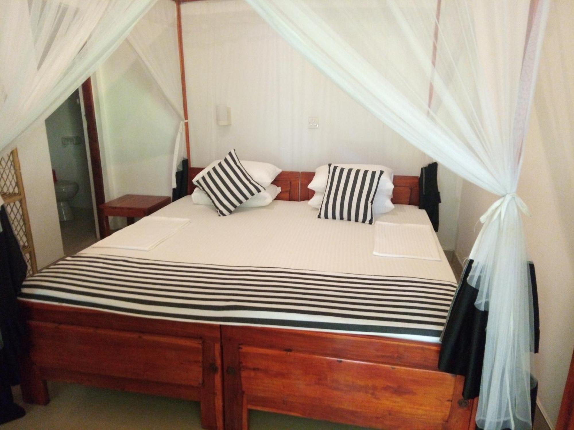 Sansala Guesthouse & Restaurant تانجالي الغرفة الصورة