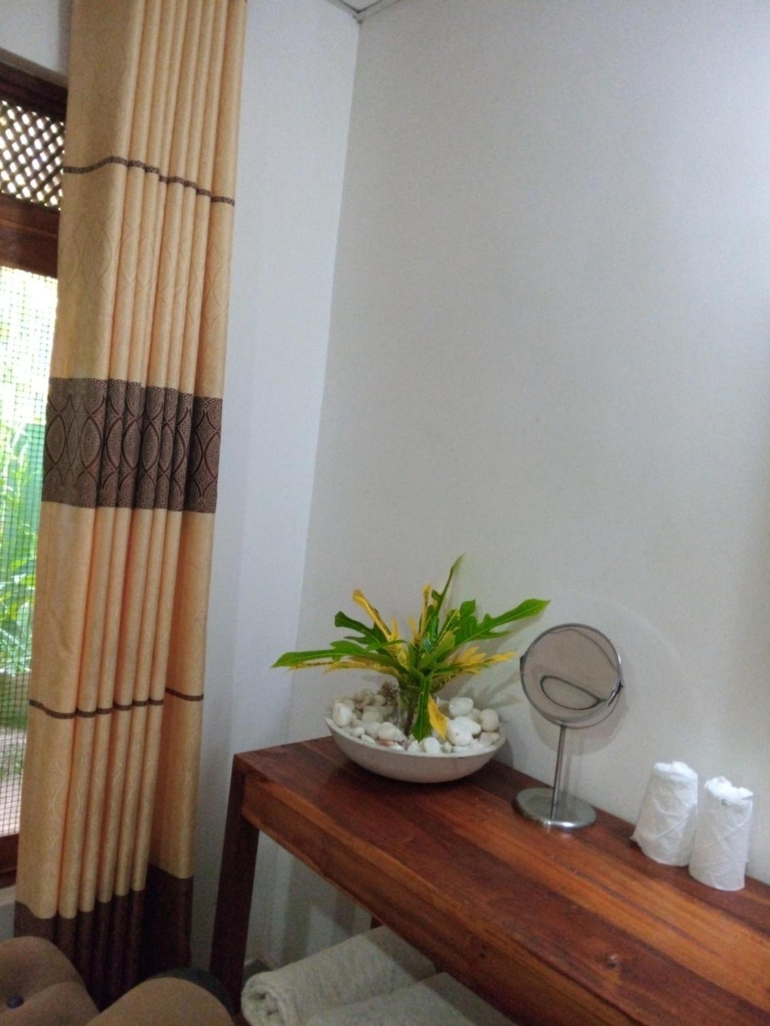 Sansala Guesthouse & Restaurant تانجالي الغرفة الصورة