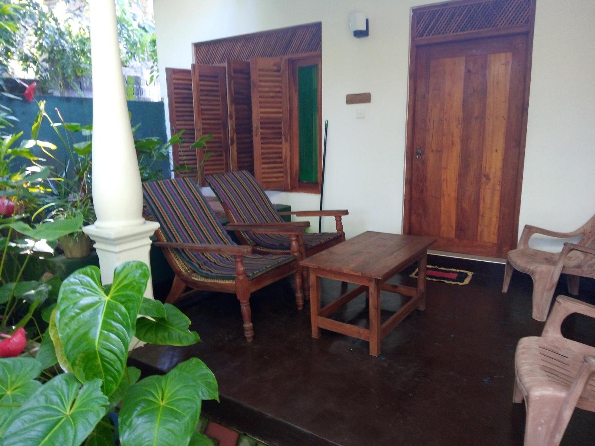 Sansala Guesthouse & Restaurant تانجالي الغرفة الصورة