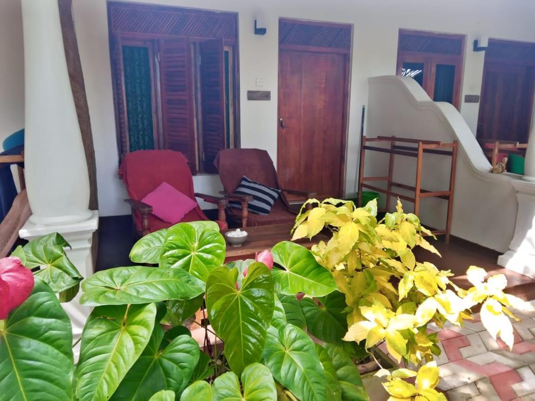 Sansala Guesthouse & Restaurant تانجالي الغرفة الصورة