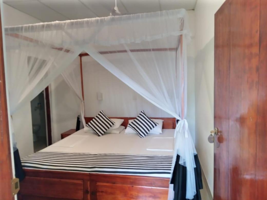 Sansala Guesthouse & Restaurant تانجالي الغرفة الصورة