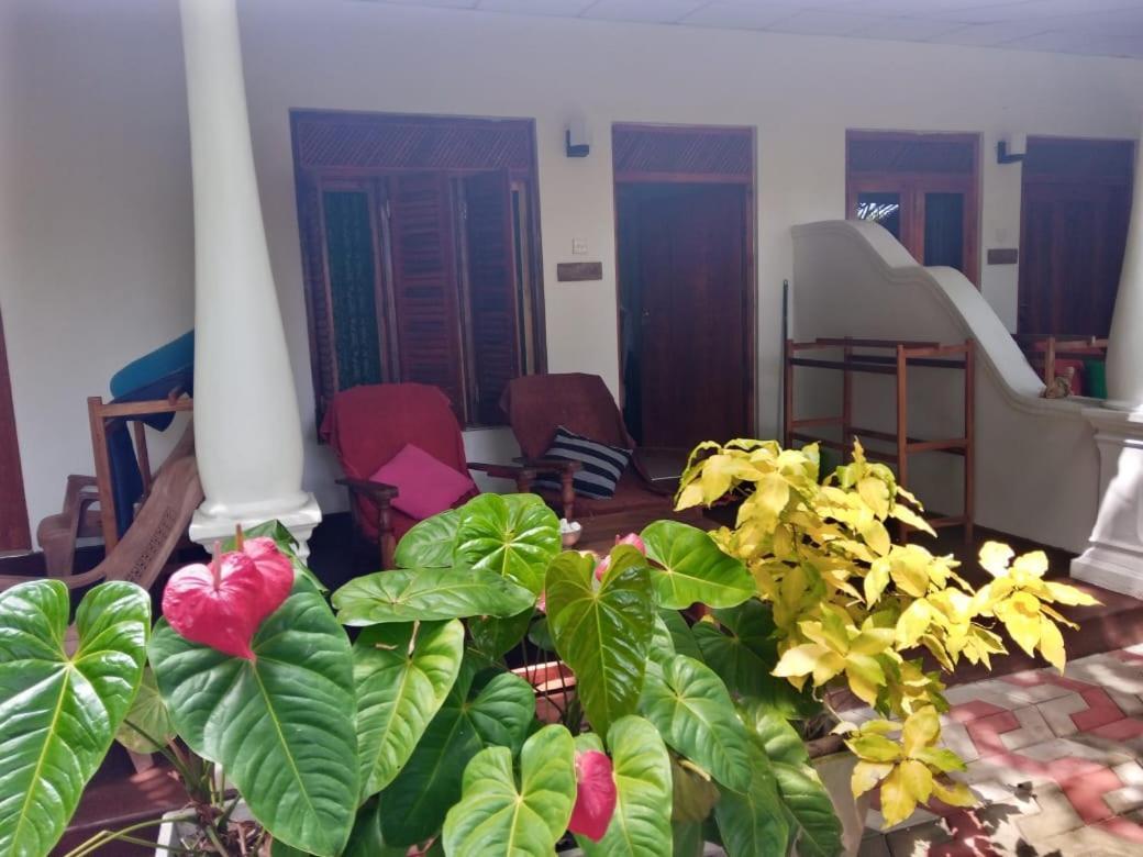 Sansala Guesthouse & Restaurant تانجالي الغرفة الصورة