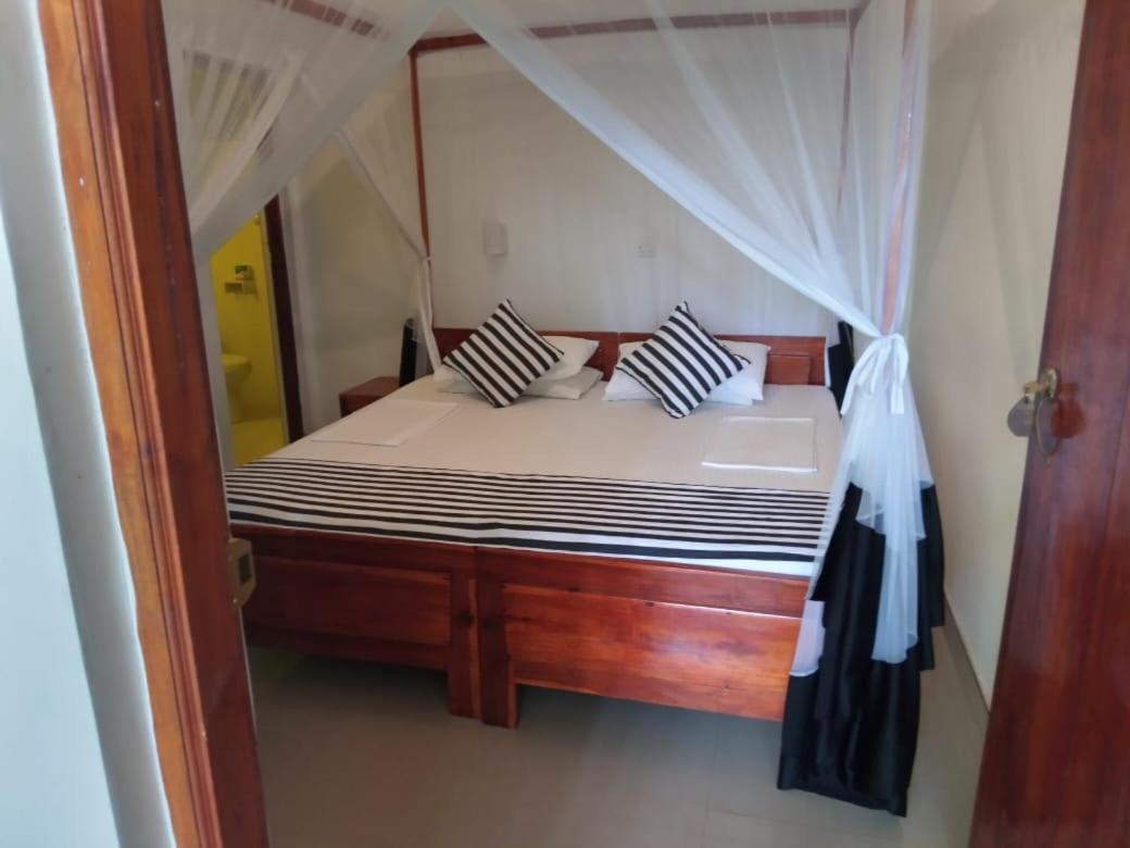 Sansala Guesthouse & Restaurant تانجالي الغرفة الصورة