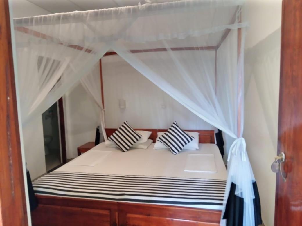 Sansala Guesthouse & Restaurant تانجالي الغرفة الصورة