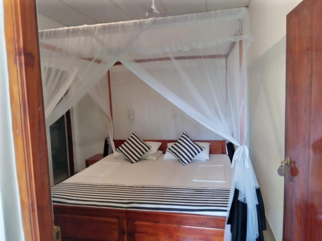 Sansala Guesthouse & Restaurant تانجالي الغرفة الصورة