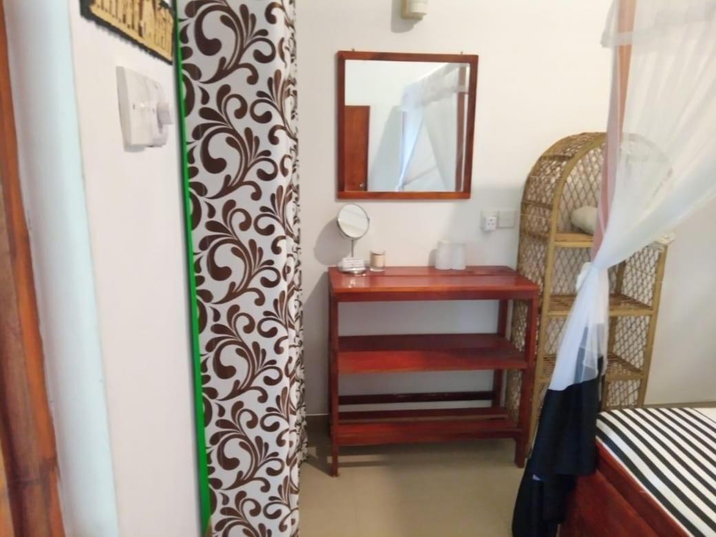 Sansala Guesthouse & Restaurant تانجالي الغرفة الصورة